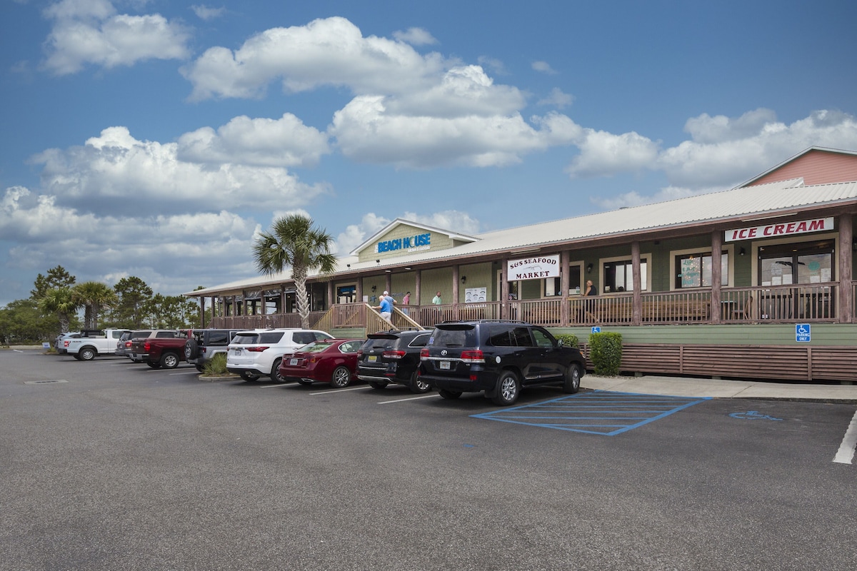 The Beach House restaurant, S&S Seafood, Waves shop and ice cream are right around the corner to the left.