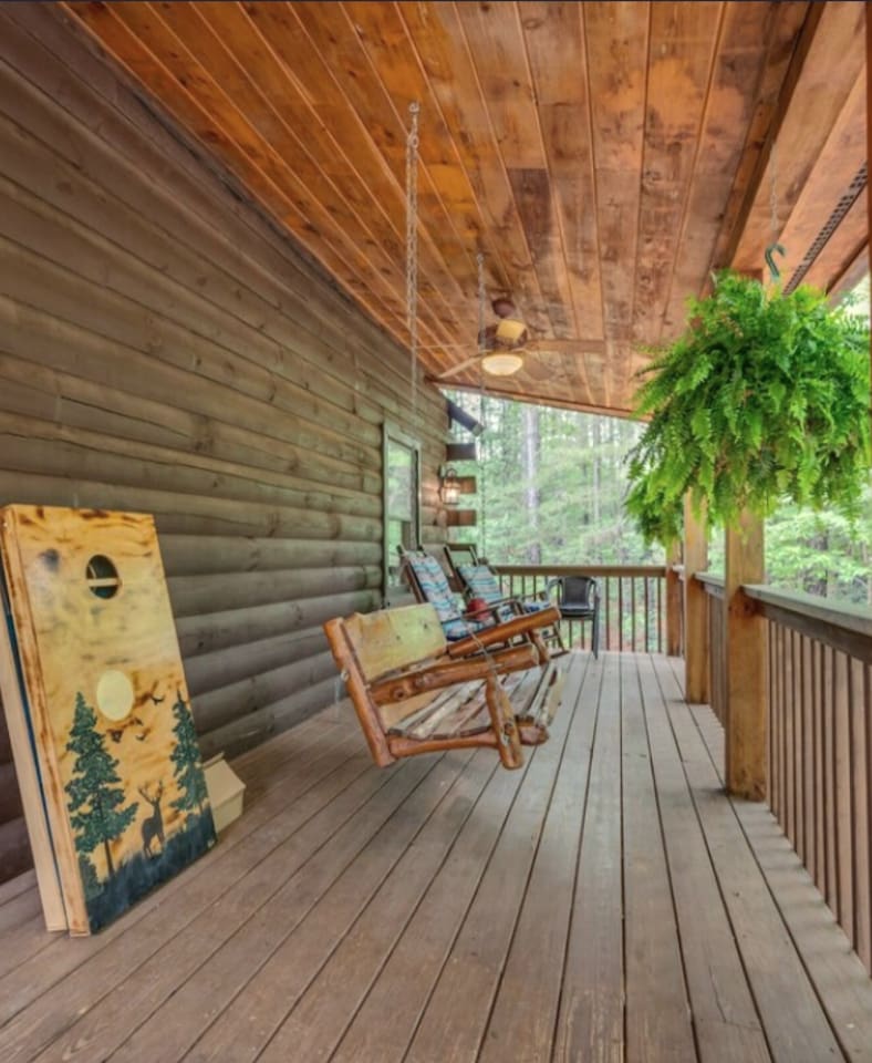 Enjoy morning coffee on the swing and wake up to nature at its best- deer and turkey strolling through the enighborhood!