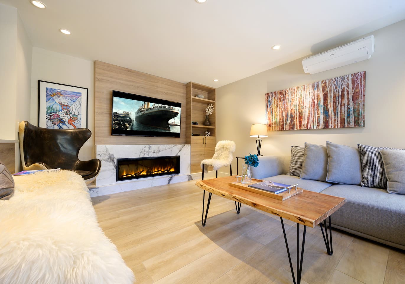 Ski-In Ski-Out Luxurious finishes define this private end unit townhome located less than 100 meters from Blackcomb Gondola & Upper Village. Walk to Whistler Chairlifts & Gondolas from this premium location. 77" LG HD Smart TV, PS5, Sonos Surround