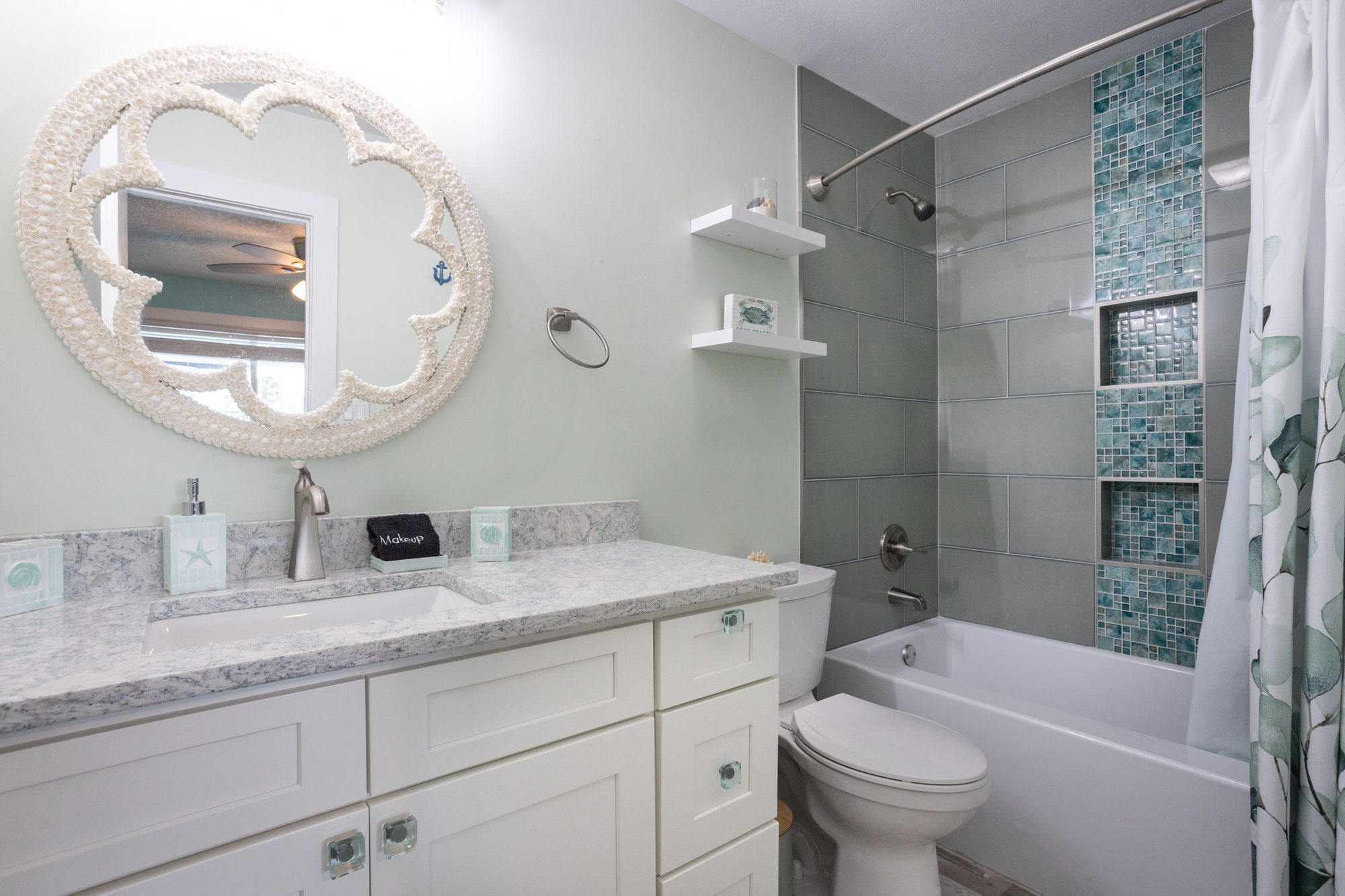 Bathroom 1-Master