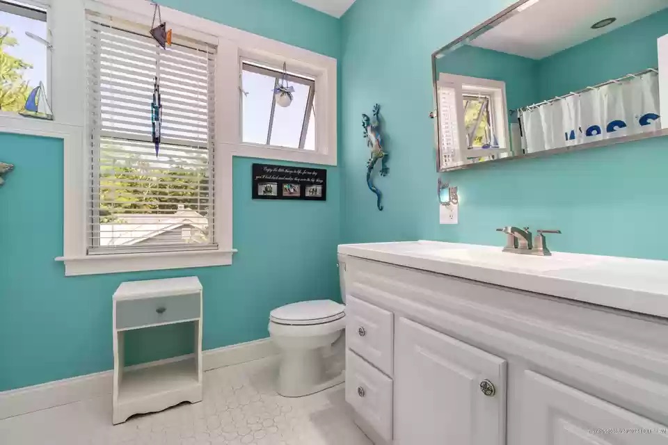Family suite en-suite bathroom