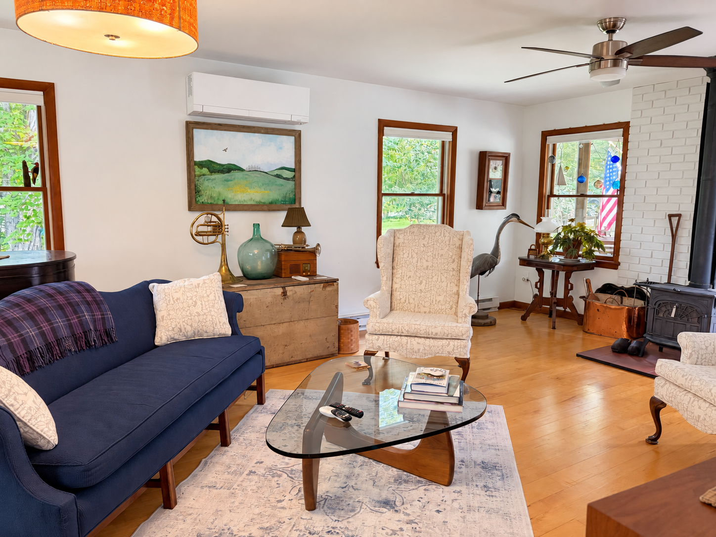 Spacious living room.