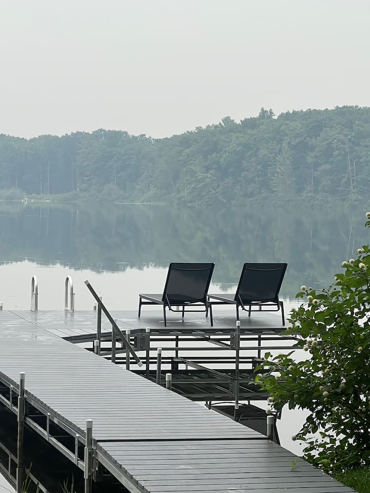 Dock loungers included 