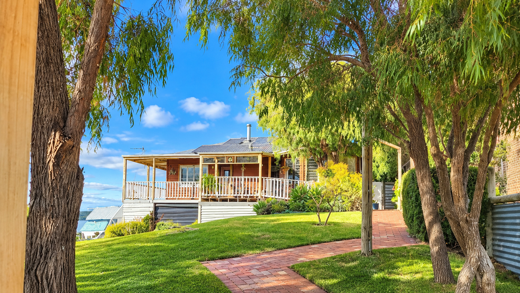 Gracie & Dan’s Coastal Retreat | Lake Views | Beach & Golf Walk holiday home in Preston Beach