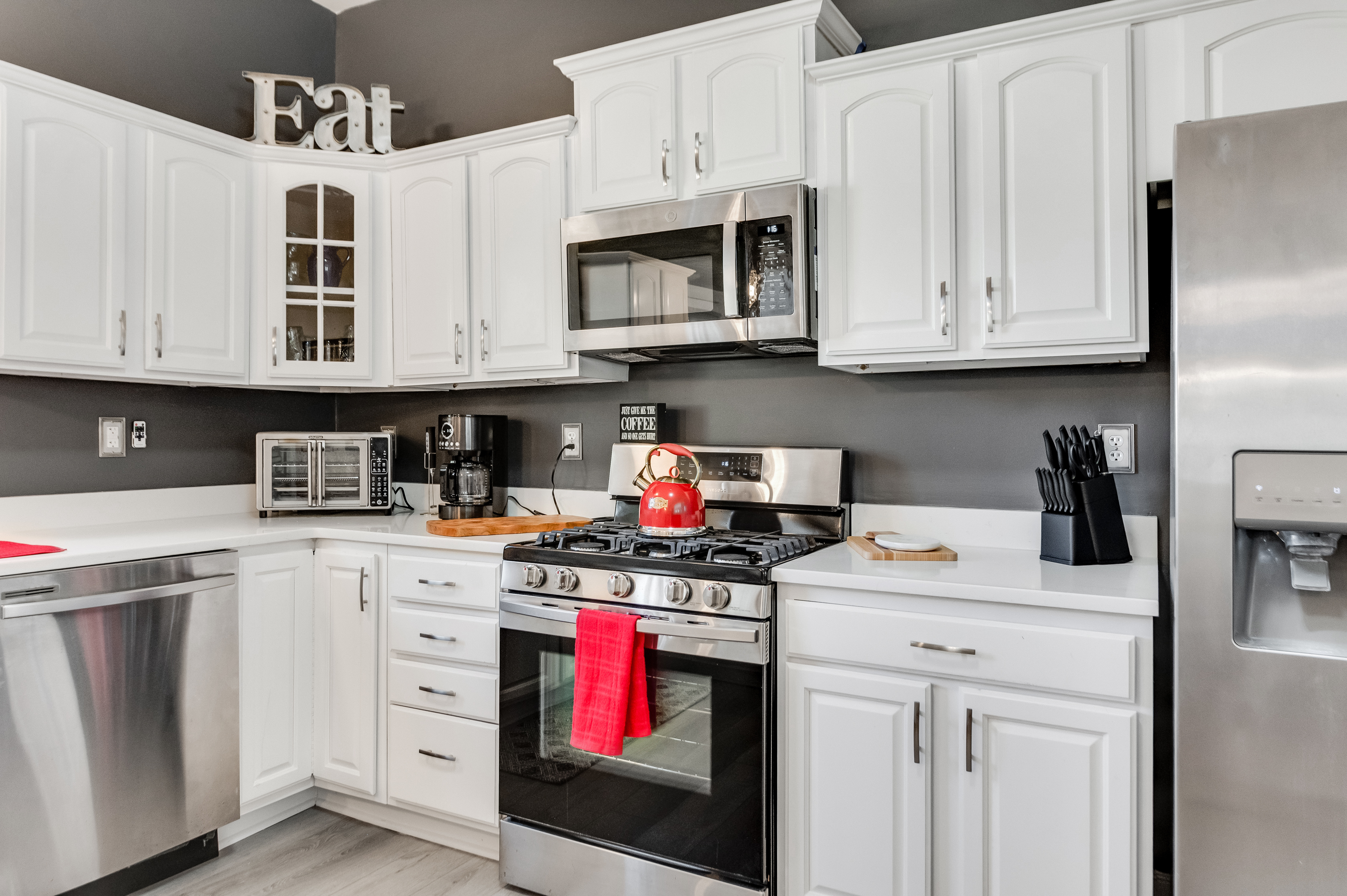 Kitchen Delight: Modern appliances & bright decor await for your culinary adventures!
