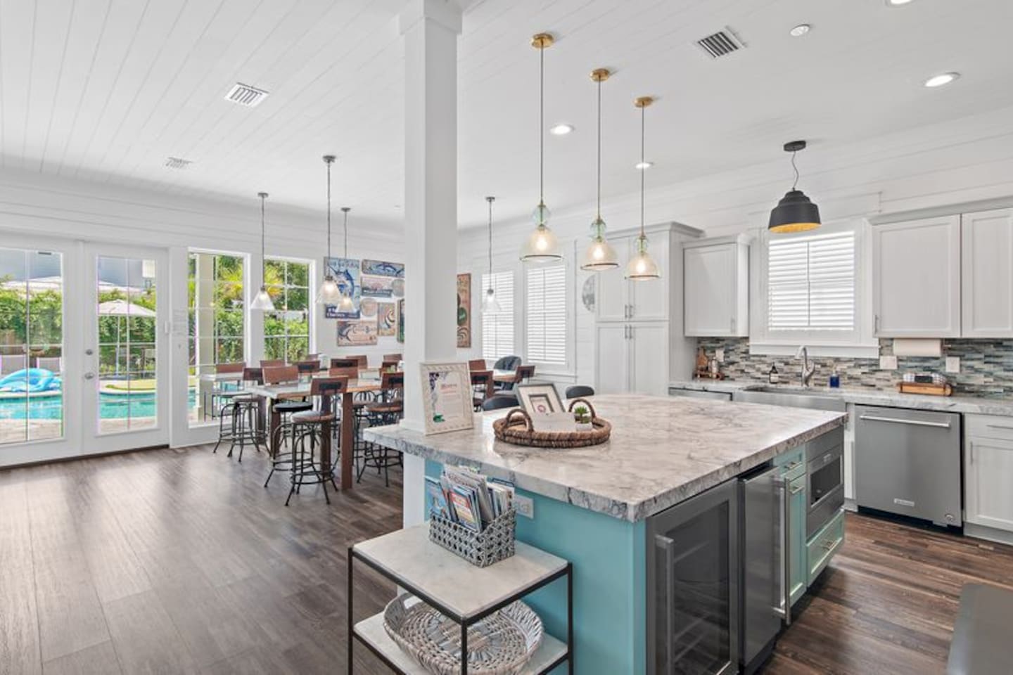 Seamless Flow for Indoor and Outdoor Gatherings