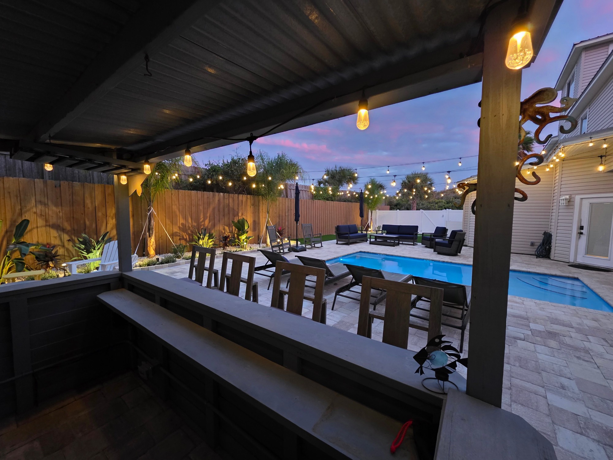 Enjoy evenings at the tiki bar with a tropical vibe