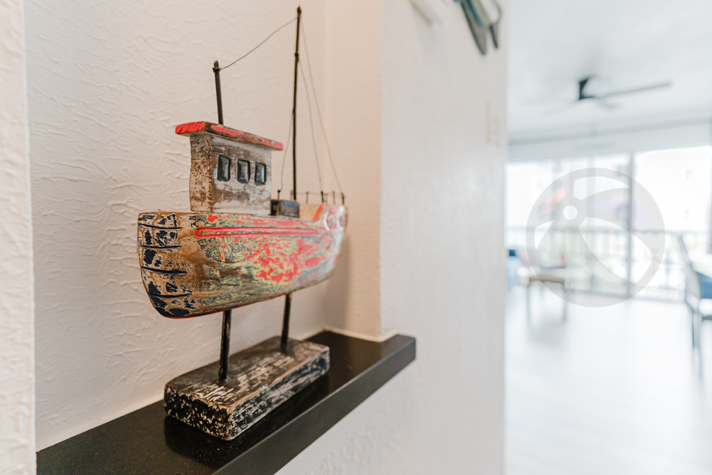 Just enough decor to remind you that you are gulf-side, without being over the top and distracting