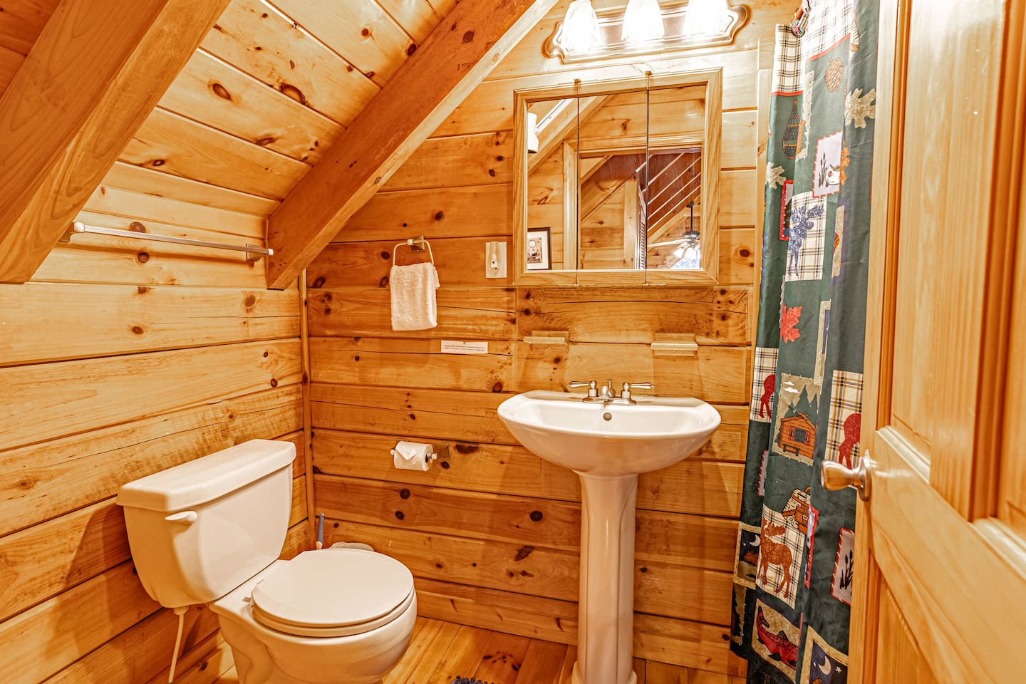 Upstairs full bathroom