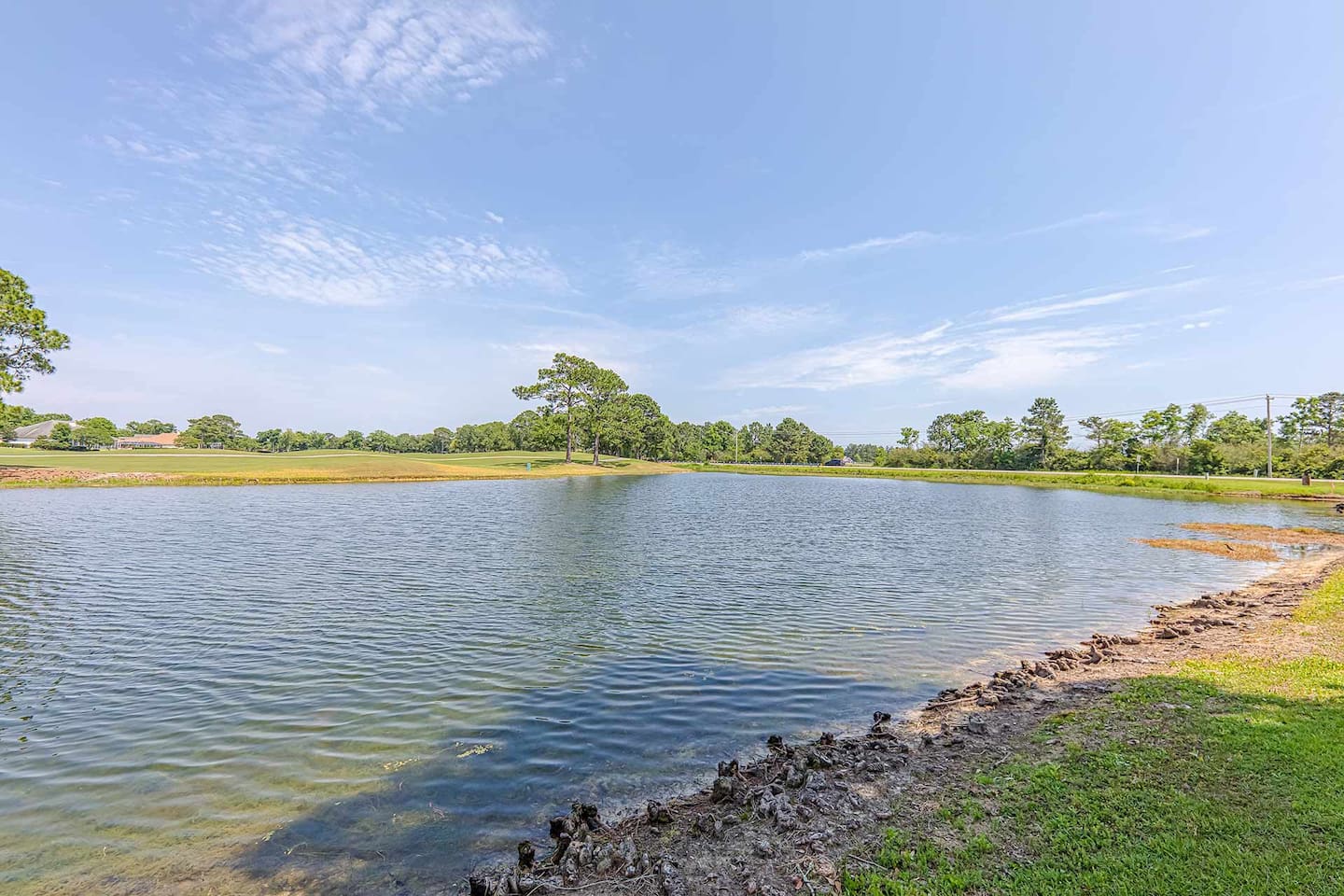 Scenic Views: Embrace tranquil waters and lush greens for an unforgettable getaway!