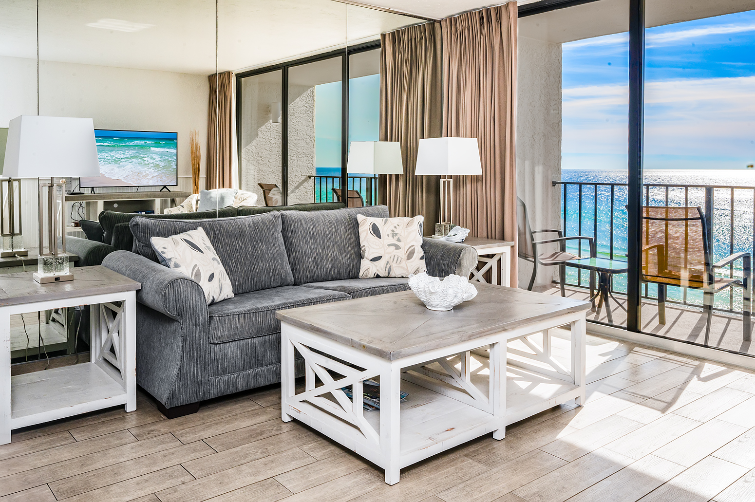  Living room with view of the gulf and 55" TV