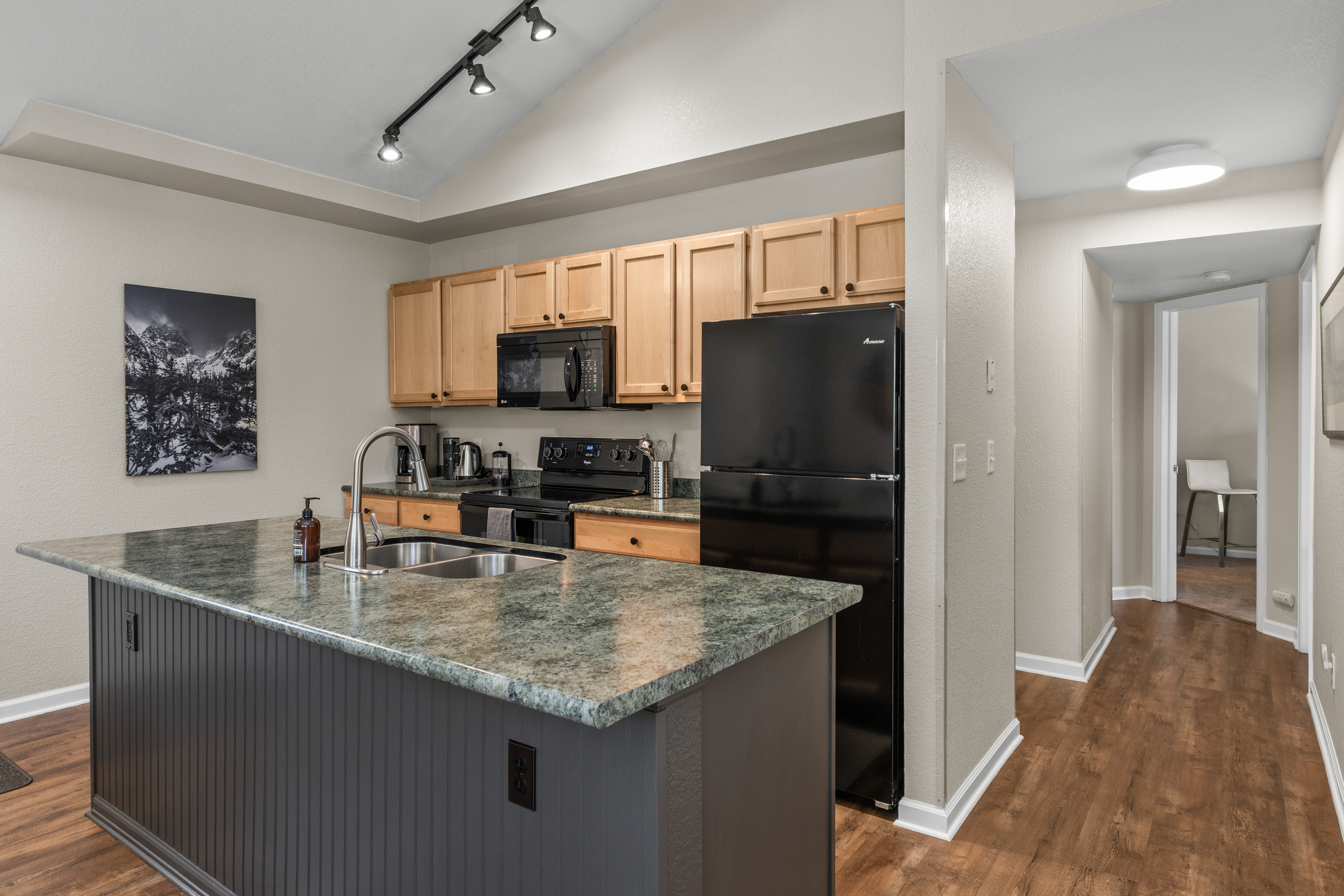 Modern Kitchen | Kitchen Island