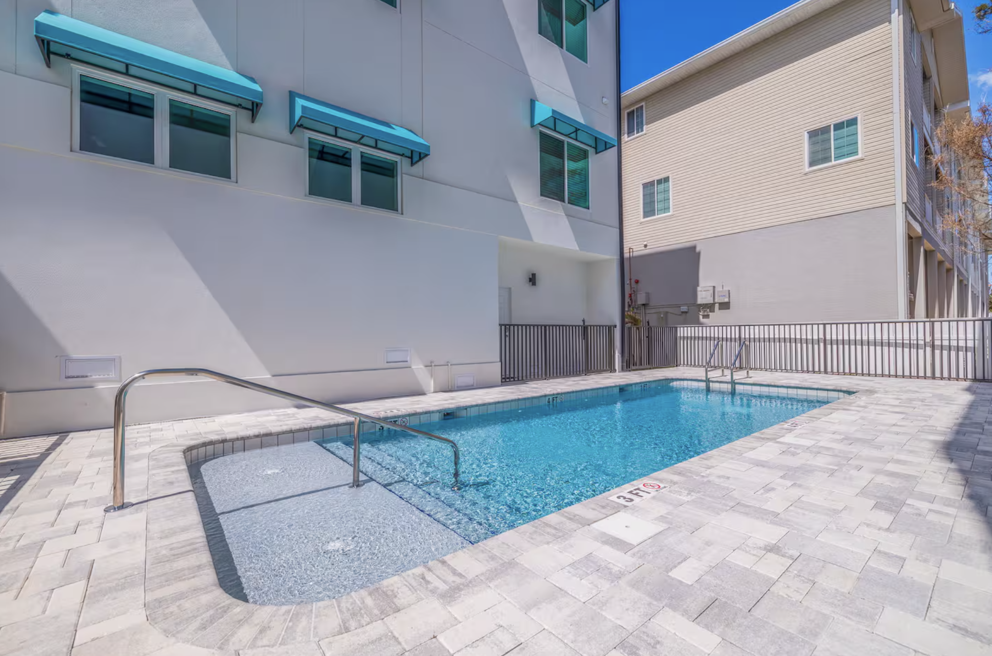 Shared Heated Pool (usually unoccupied)