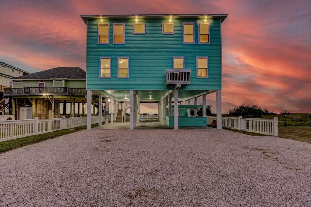 0fd66fc285094cbfad9eda31bbe30e70 | Beachhouse | Texas | TX | Vacation Homes | Galveston | Crystal Beach | Kokomo | Breezy Days | Beachfront Elegance | Sunrise Serenity | Southern Sands Property Management, LLC