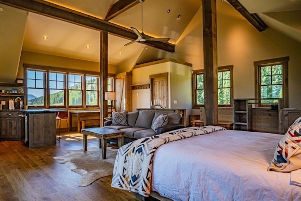 Private Apartment above "Barn" Garage