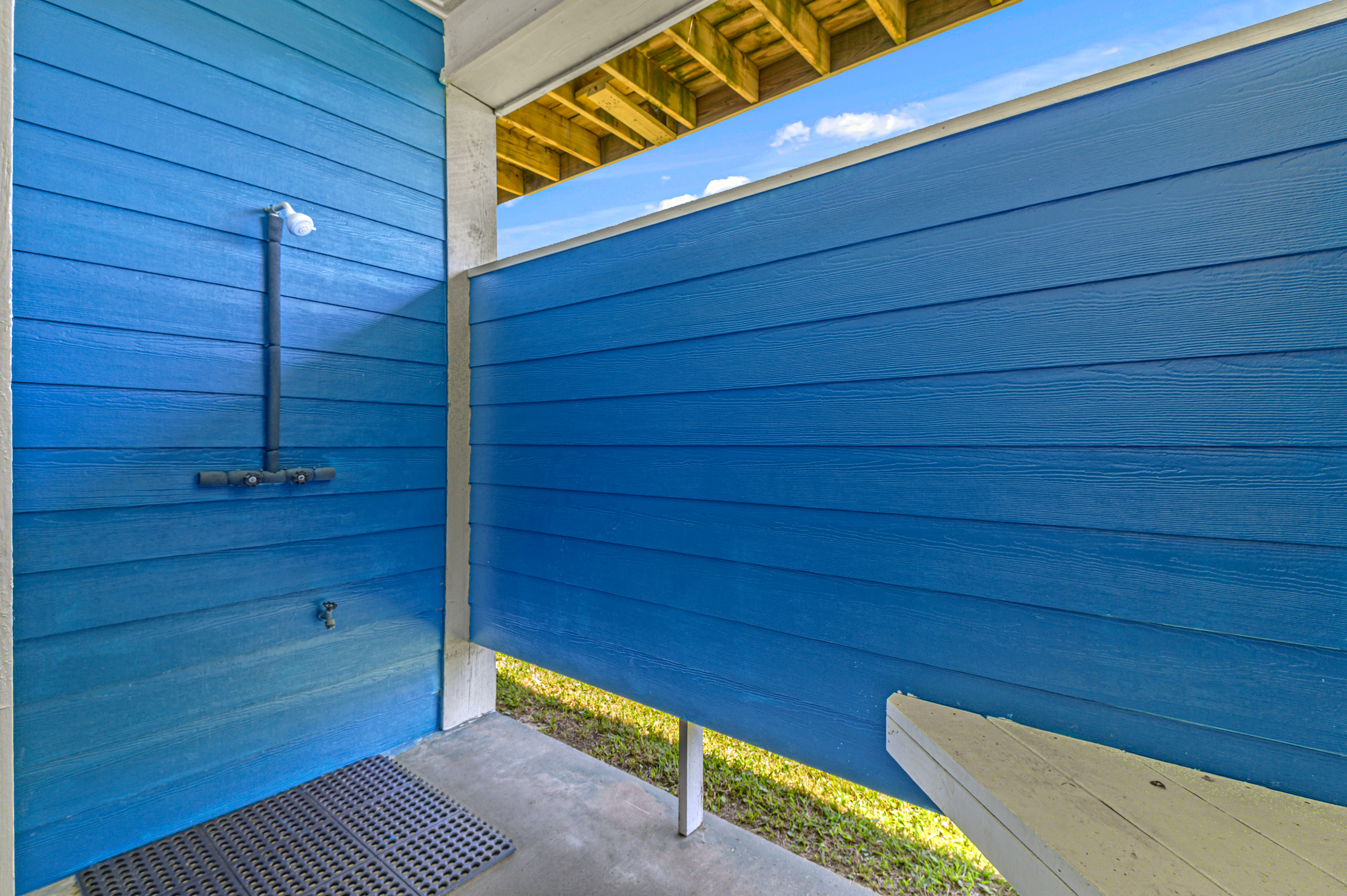 Outdoor Hot/Cold Sand Shower