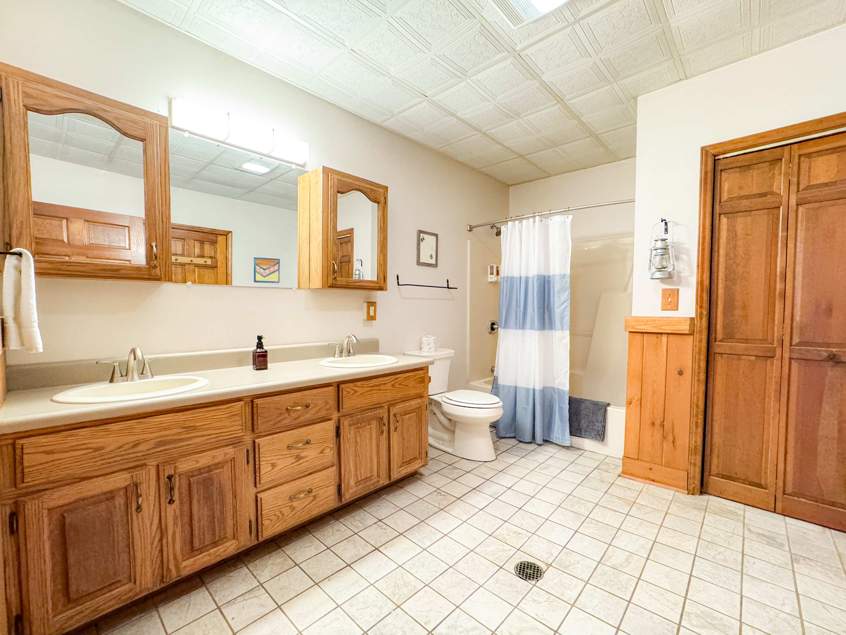 The large full bathroom is a jack n Jill style bathroom with direct access to the Smoky Mountains RR themed bedroom