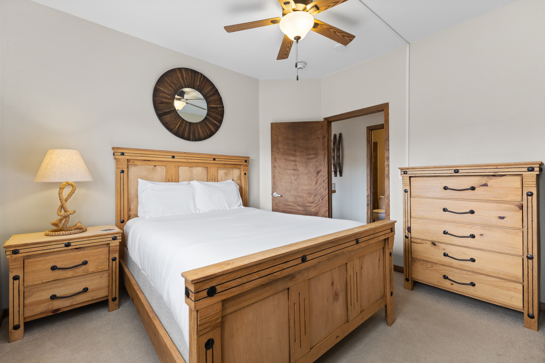 Bedroom 2 | Queensize Bed