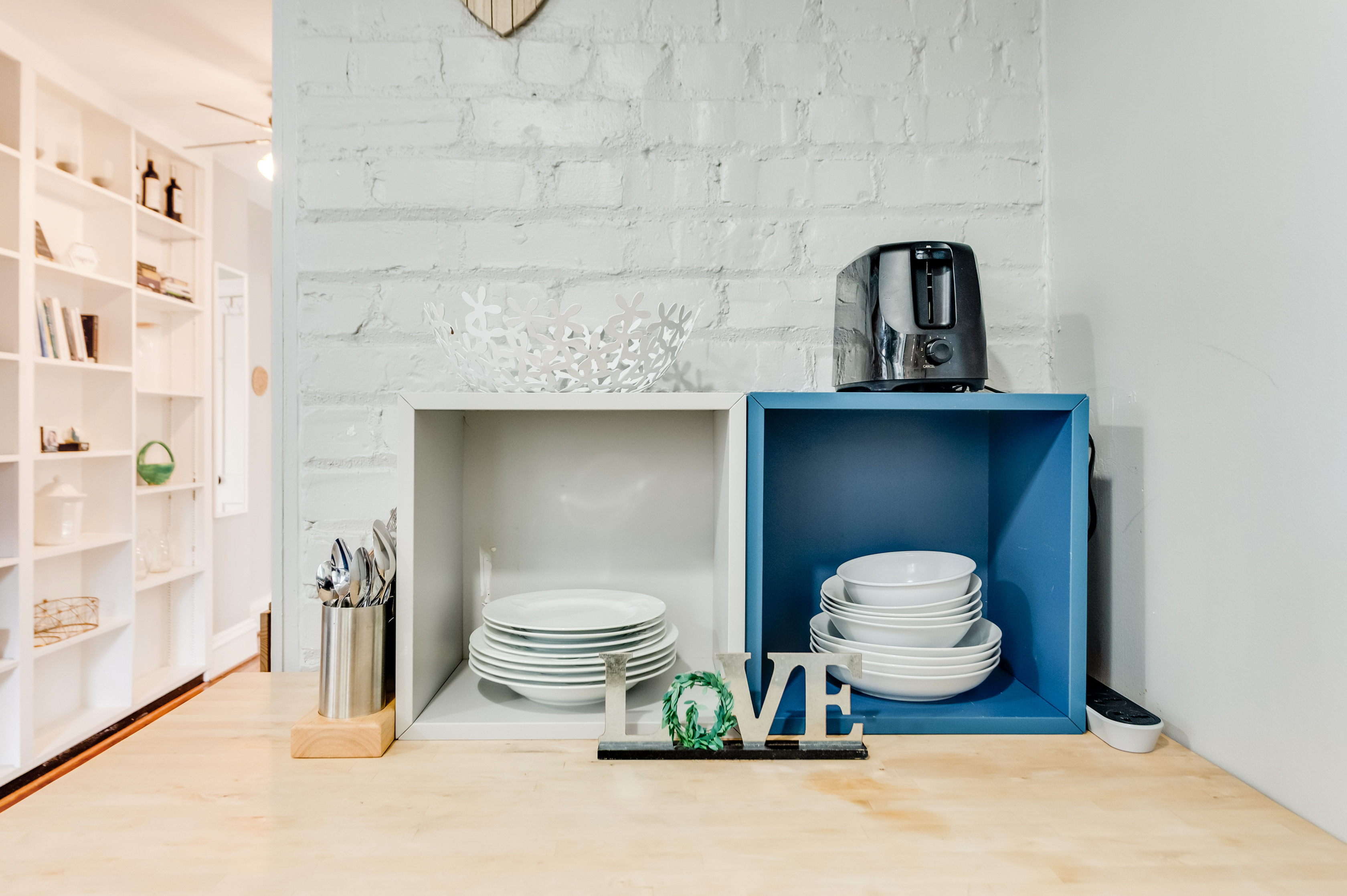 Kitchen Nook: Stylishly organized for culinary adventures and delightful meals!