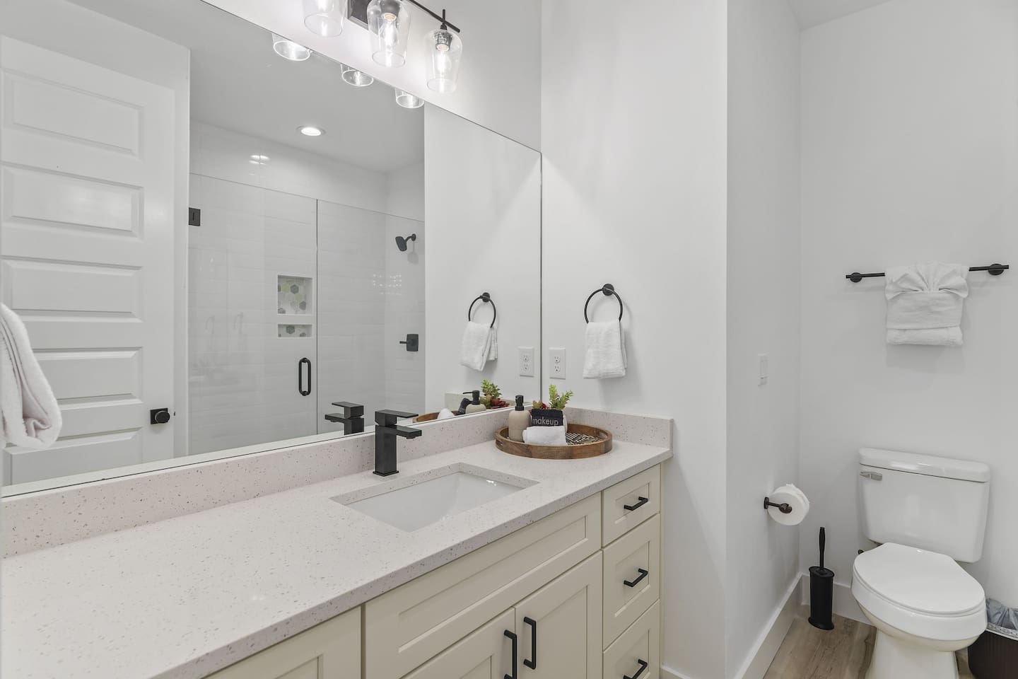 Bathroom # 7: Private Bath (Third Floor) 