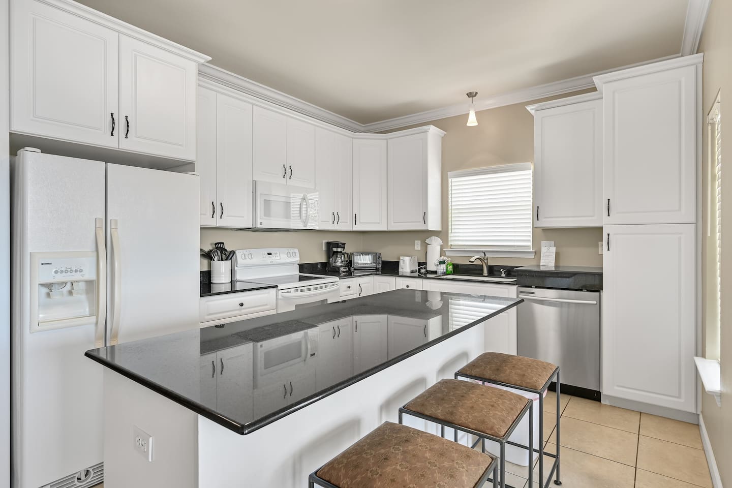 Full Kitchen #3 (Third Floor) – Fully stocked for group meals