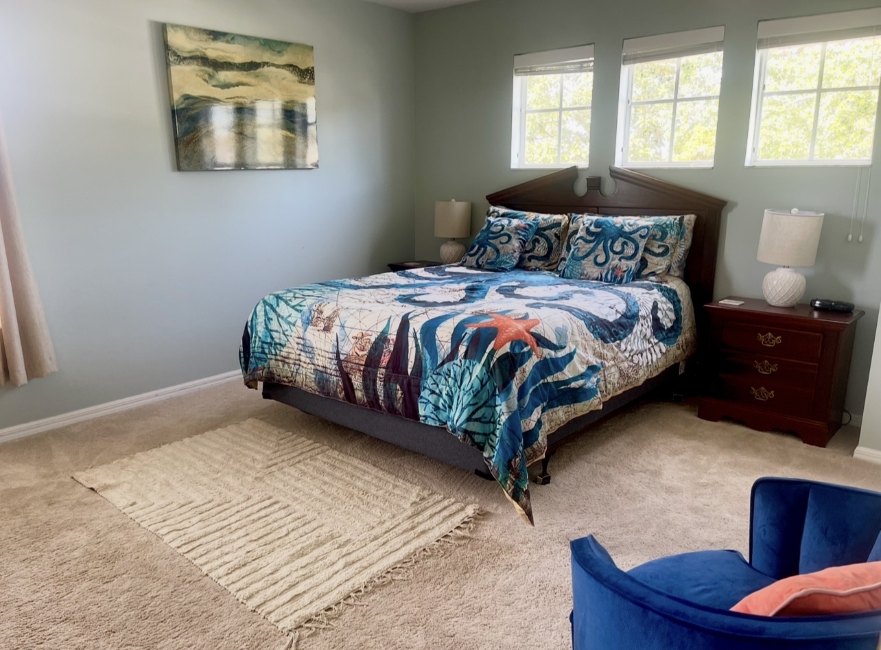 Queen room 