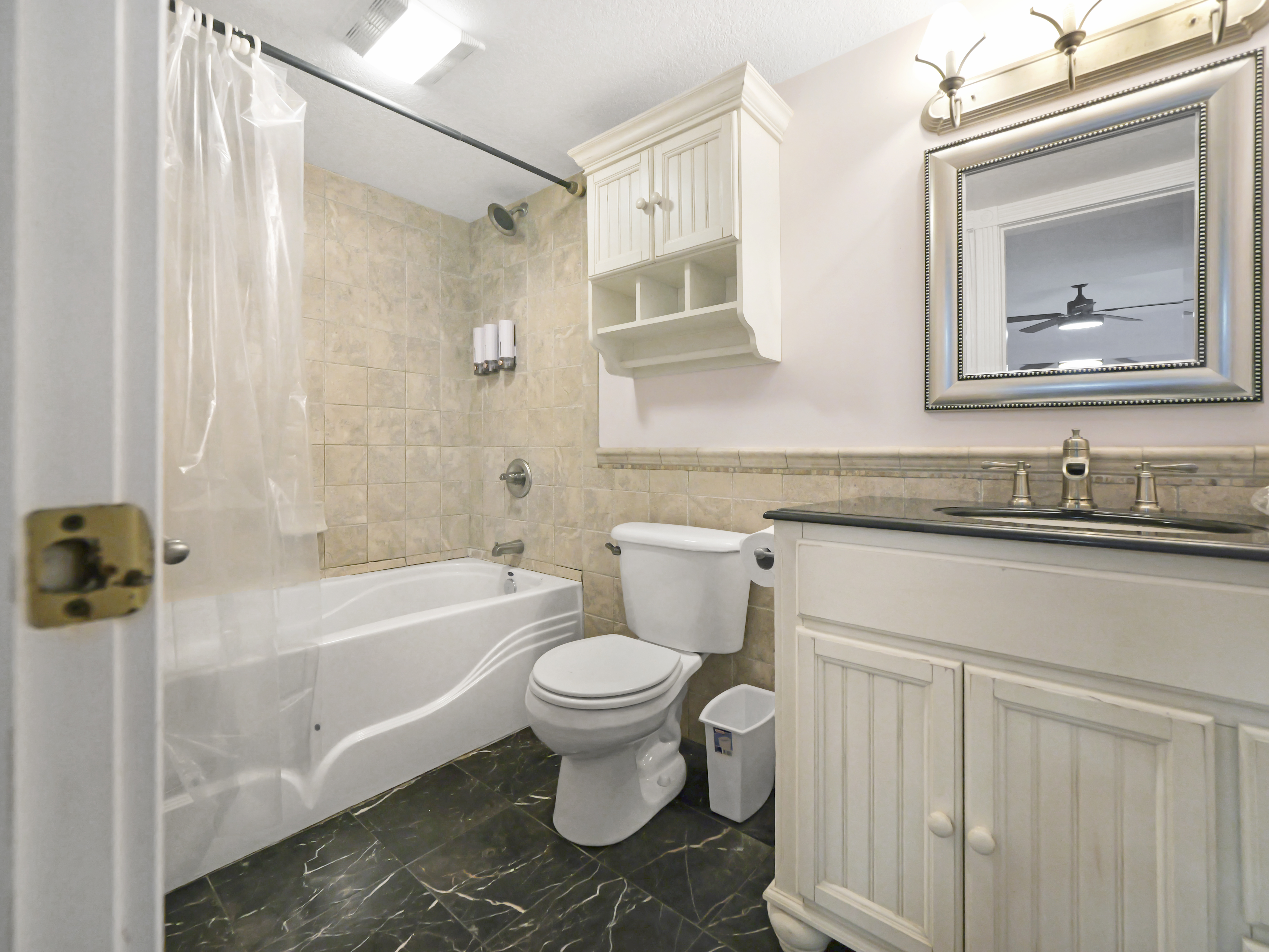The Hemingway — Spa Bath (2)