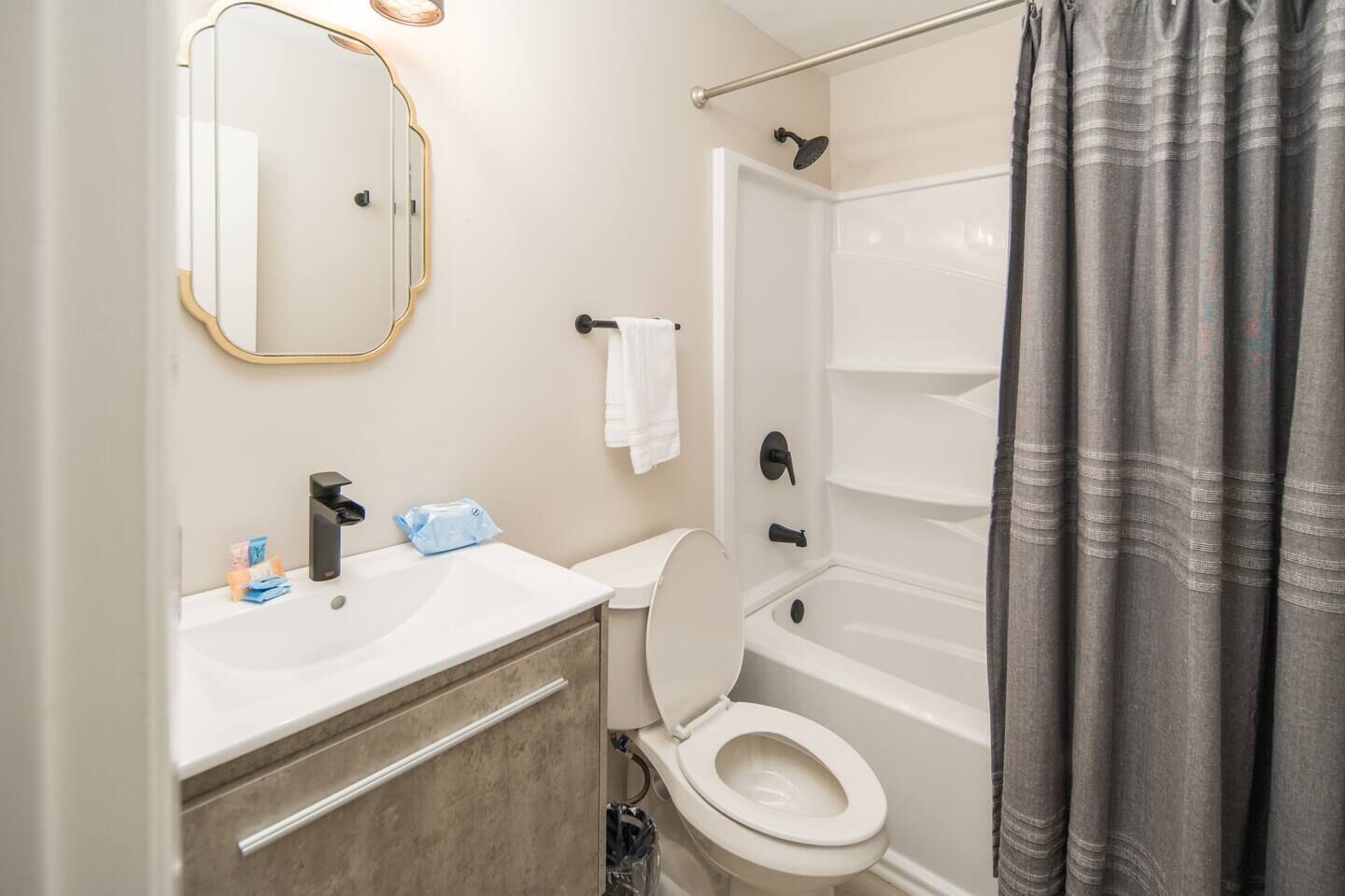 Unit 4: Full Bathroom Bed & Bath Linens Provided