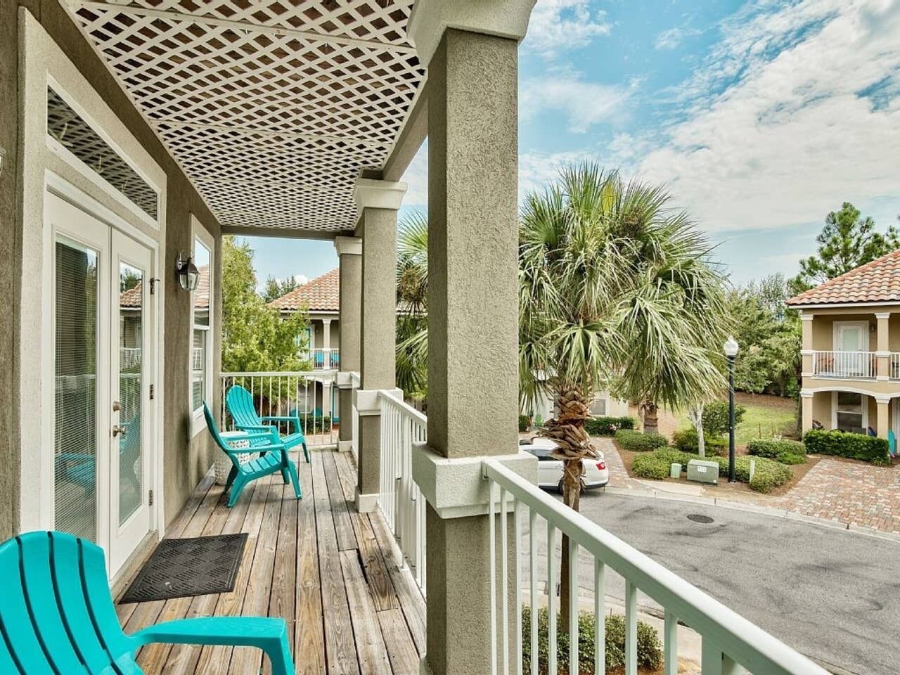 2nd floor balcony off of family room