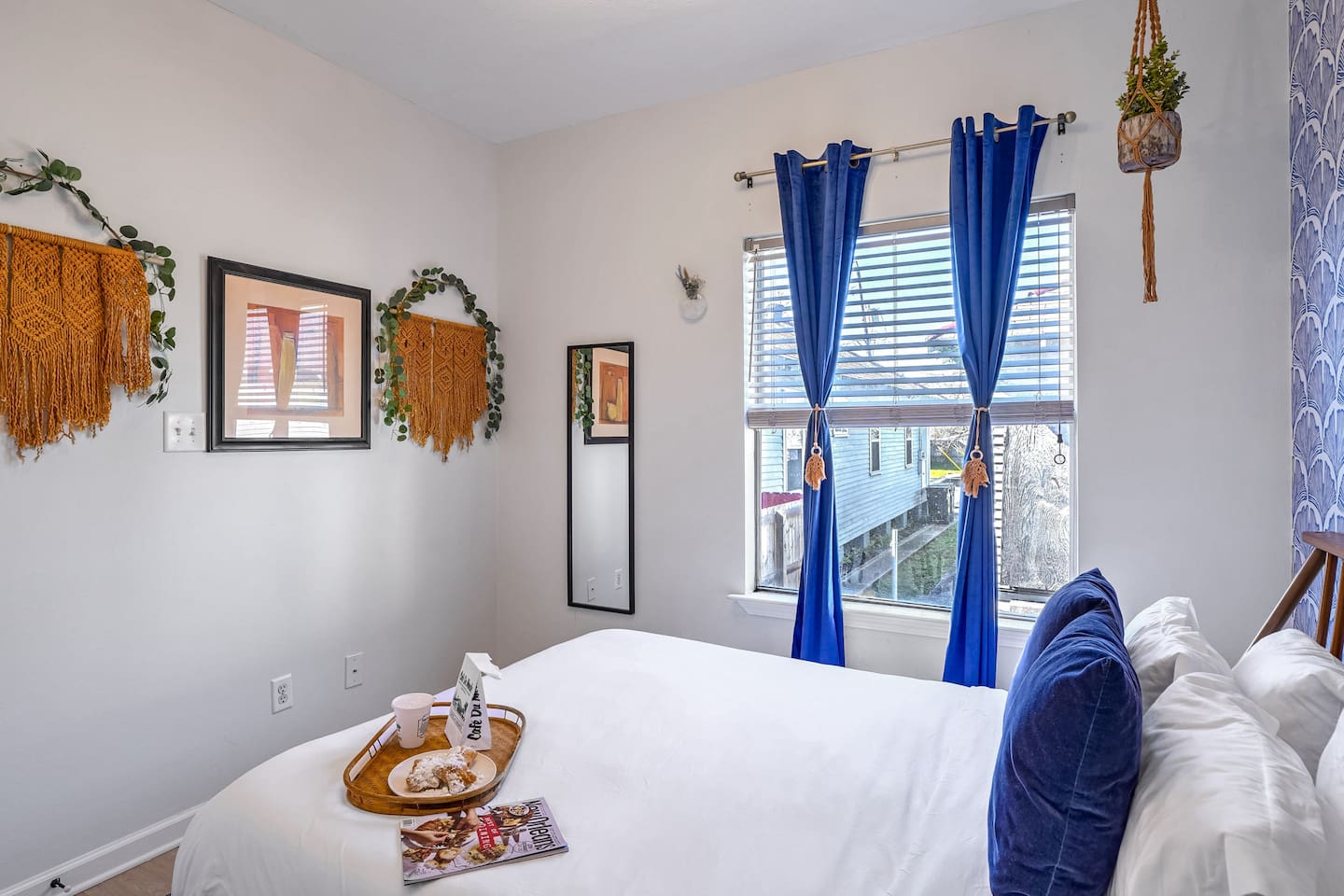Look at how good you're looking in the full-length mirrors included in each bedroom!  Enjoy memory foam queen mattress and funky decor in the 'Blue Room' 