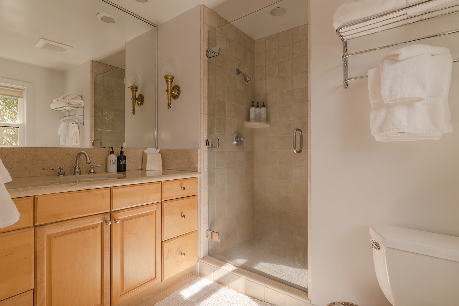 Spa-Like En Suite Guest Bath