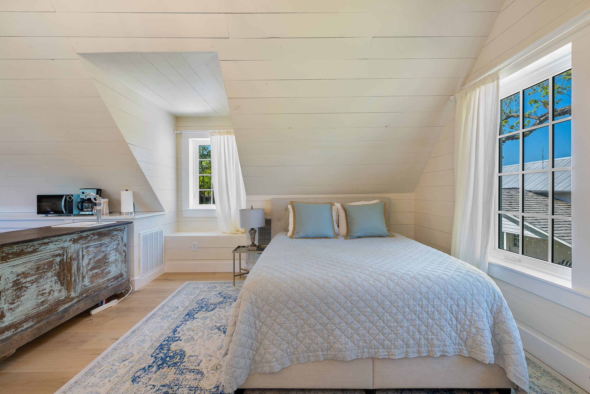 Queen bed image 2