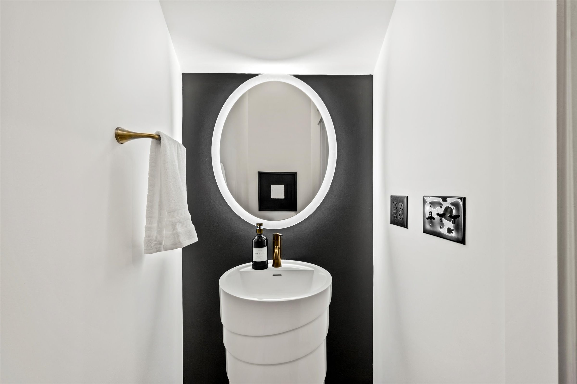 A convenient half-bathroom, perfect for quick access!