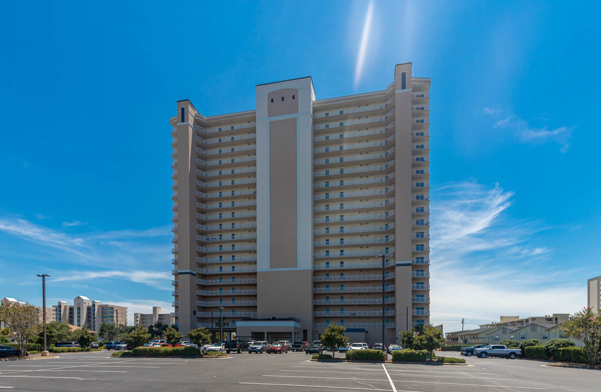 Exterior / Parking Lot