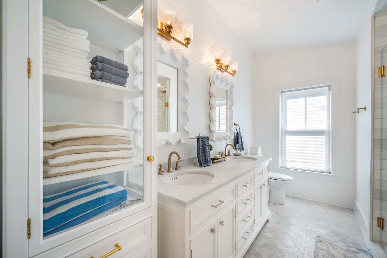 Primary Bath | 19 Sand Crab | IOP Escapes
