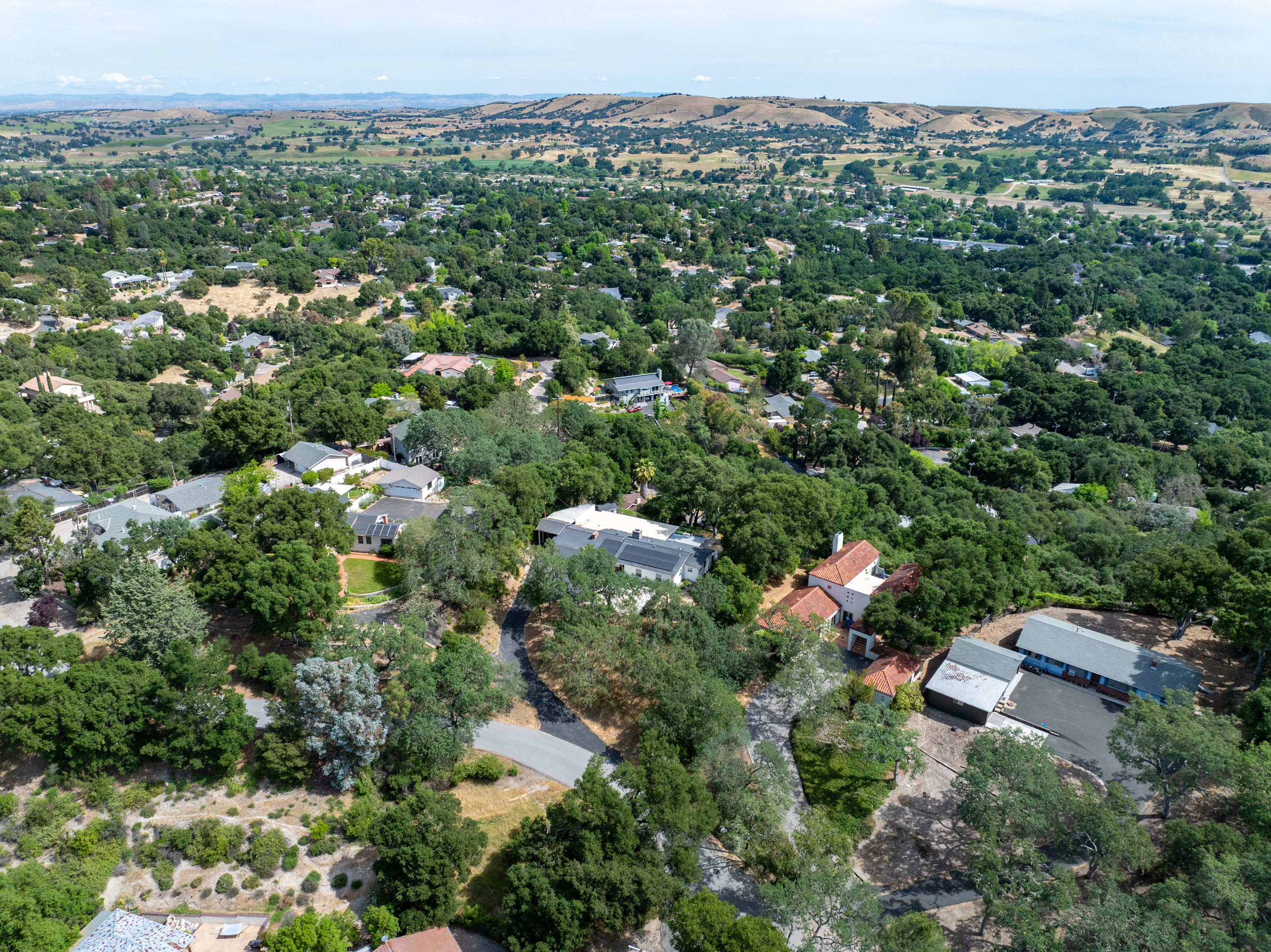You’re just minutes from wineries, dining, and everything Paso Robles has to offer. 