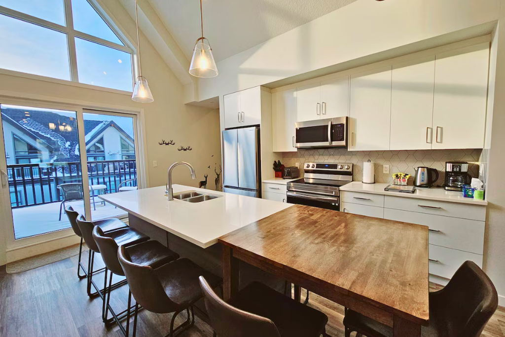 Full Spacious Kitchen