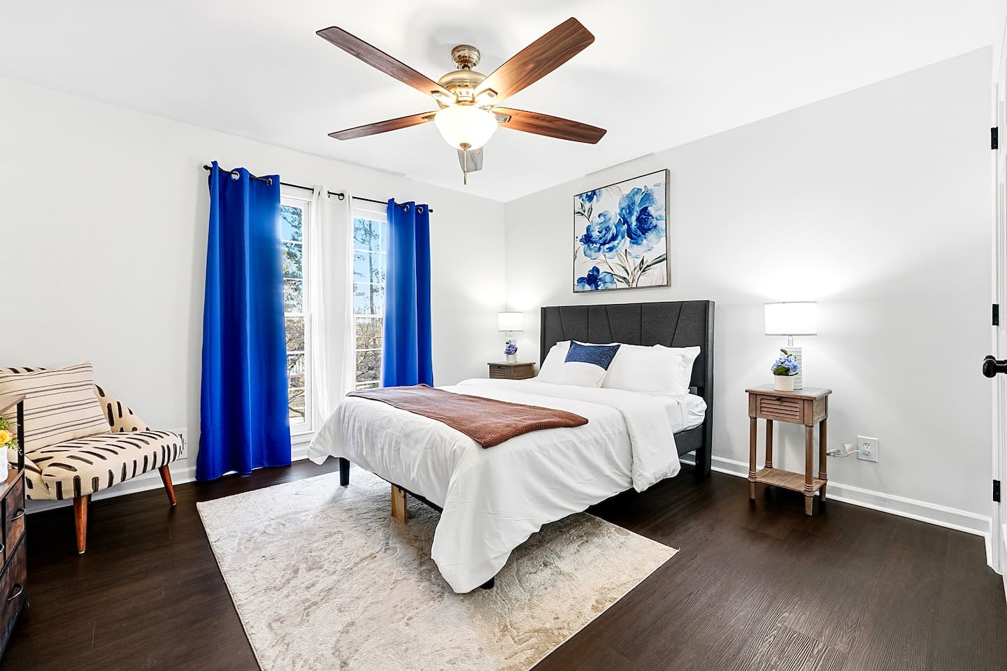 Upstairs bedroom located to the right, featuring a floral-inspired design and a comfortable double bed. Includes a smart TV and easy access to a shared bathroom. This room includes 2 full-body towels, 2 washcloths, and 2 hand towels for your stay.