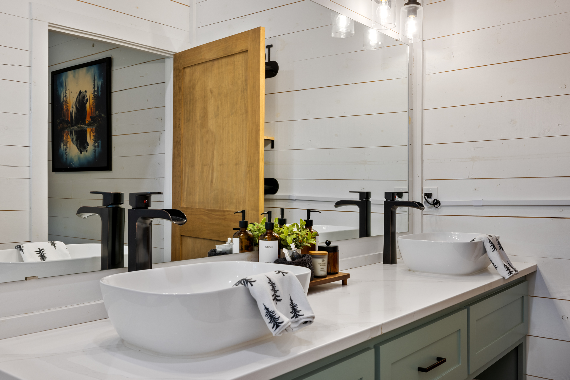 Bear Master Bathroom Shower Counters