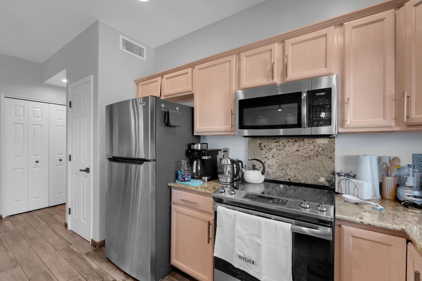 Complete kitchen with electric kettle, coffee maker/espresso machine, coffee pods included.