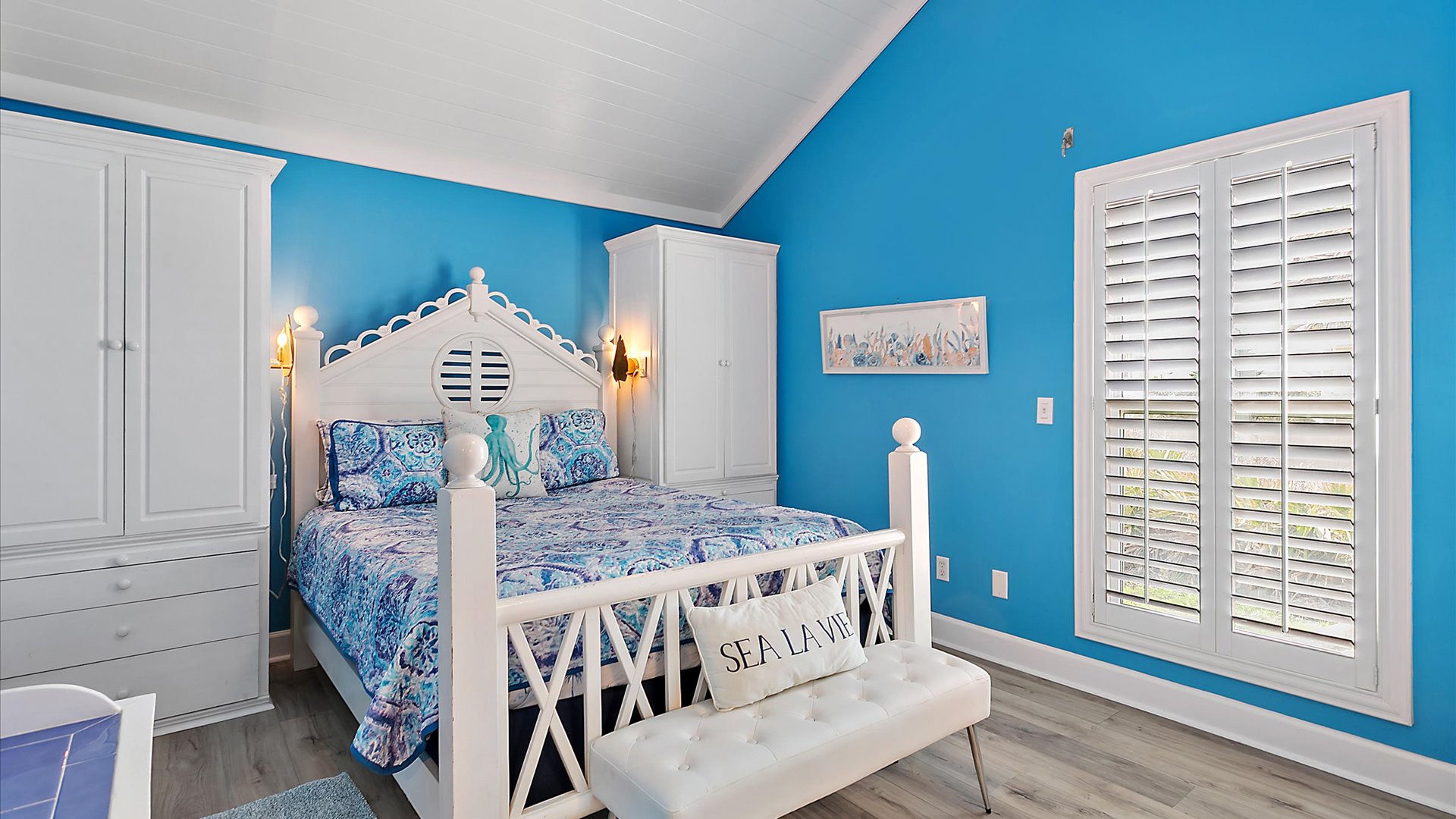 Junior Suite queen bed