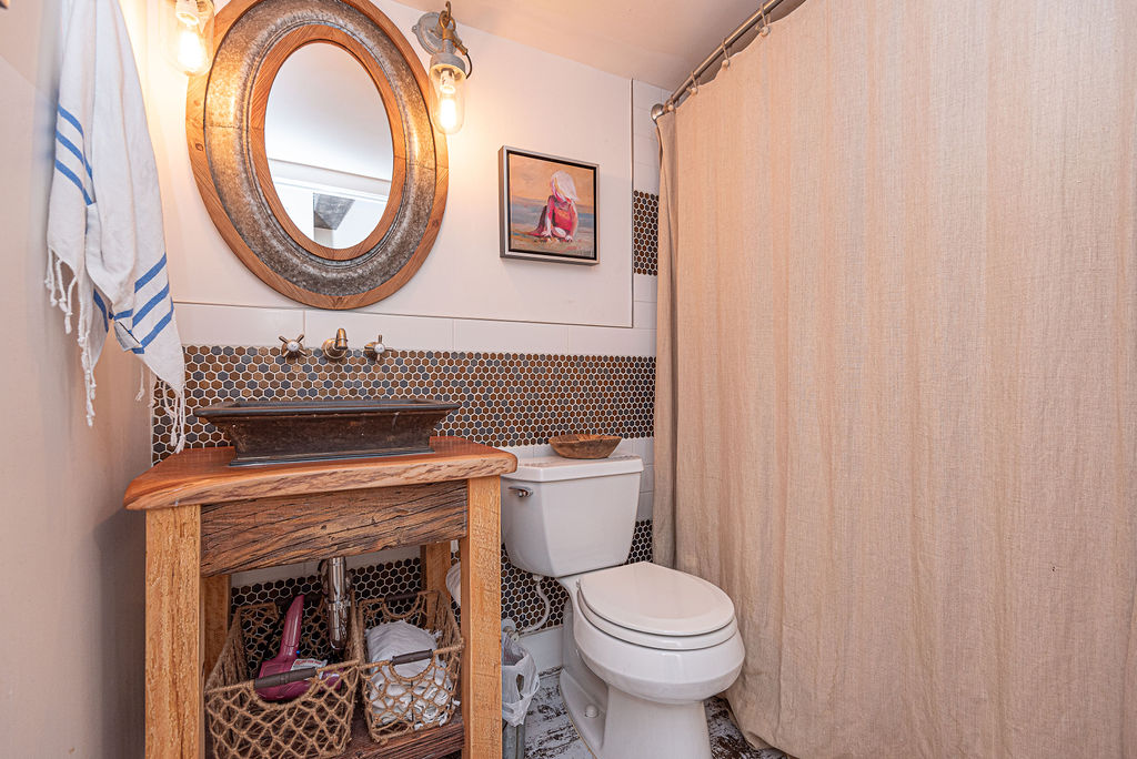 Secondary bathroom