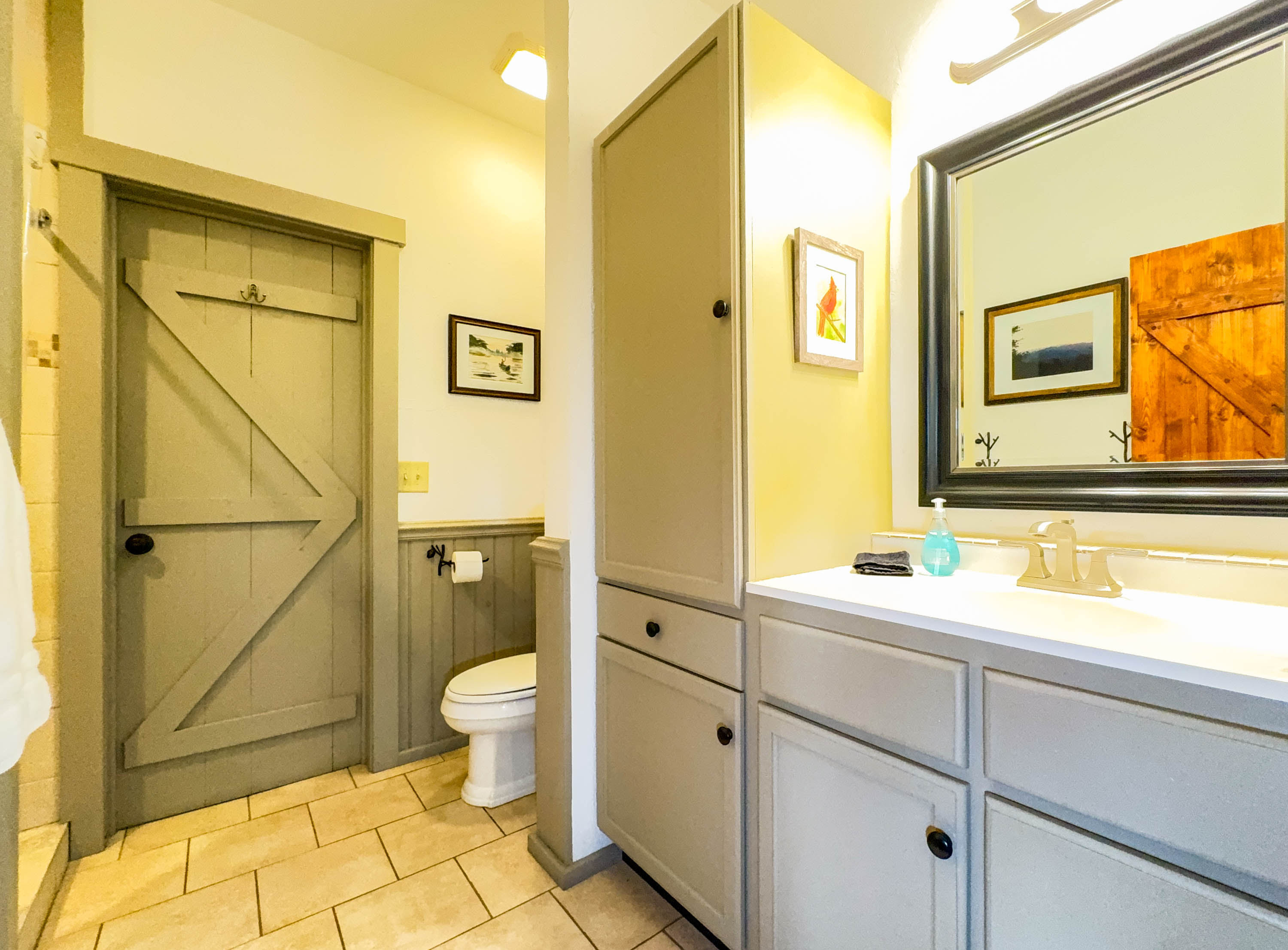 Spacious full  bathroom