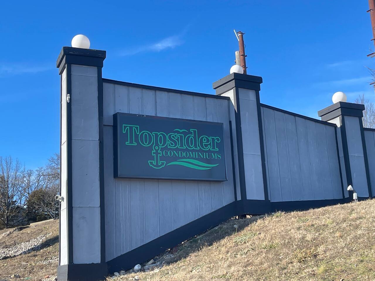 Come stay at the newest luxury condominium complex at the Lake of the Ozarks, Topsider Condominiums. Centrally located, close to restaurants, shopping, and Public Beach 2.