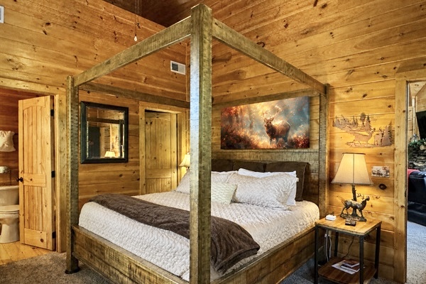 Deer Room, King, upstairs, private bath, fireplace and tub.