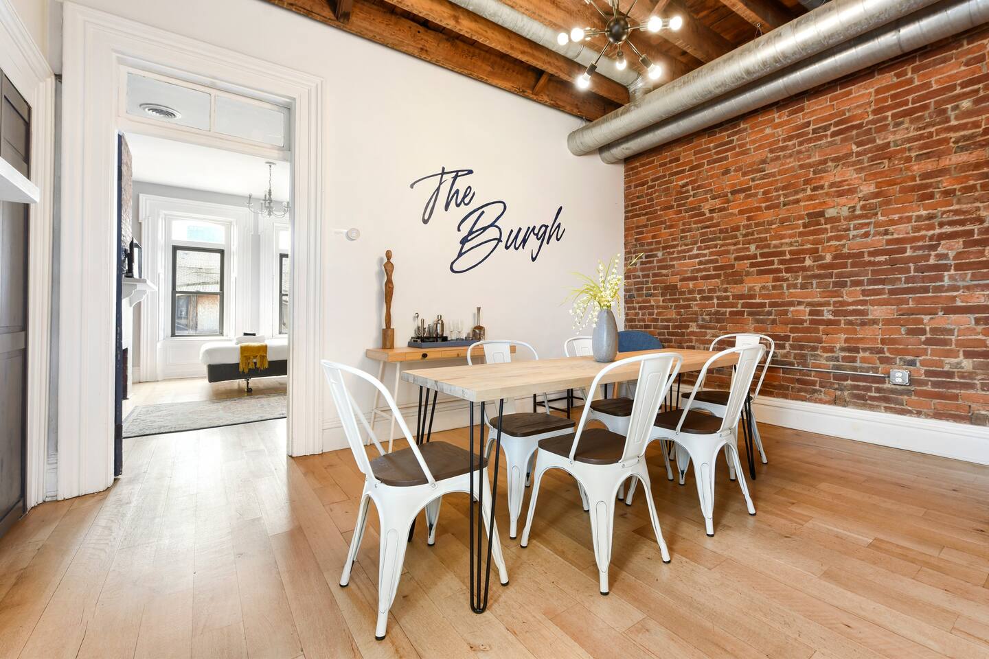 6-seater dining area.