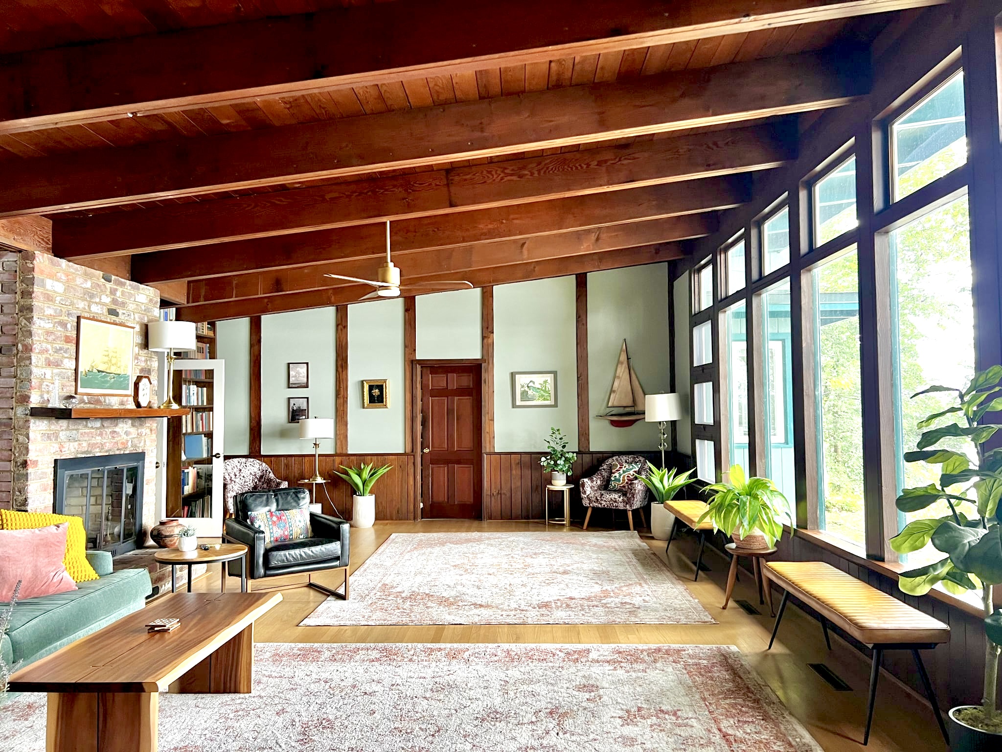 Very welcoming and bright living room!
