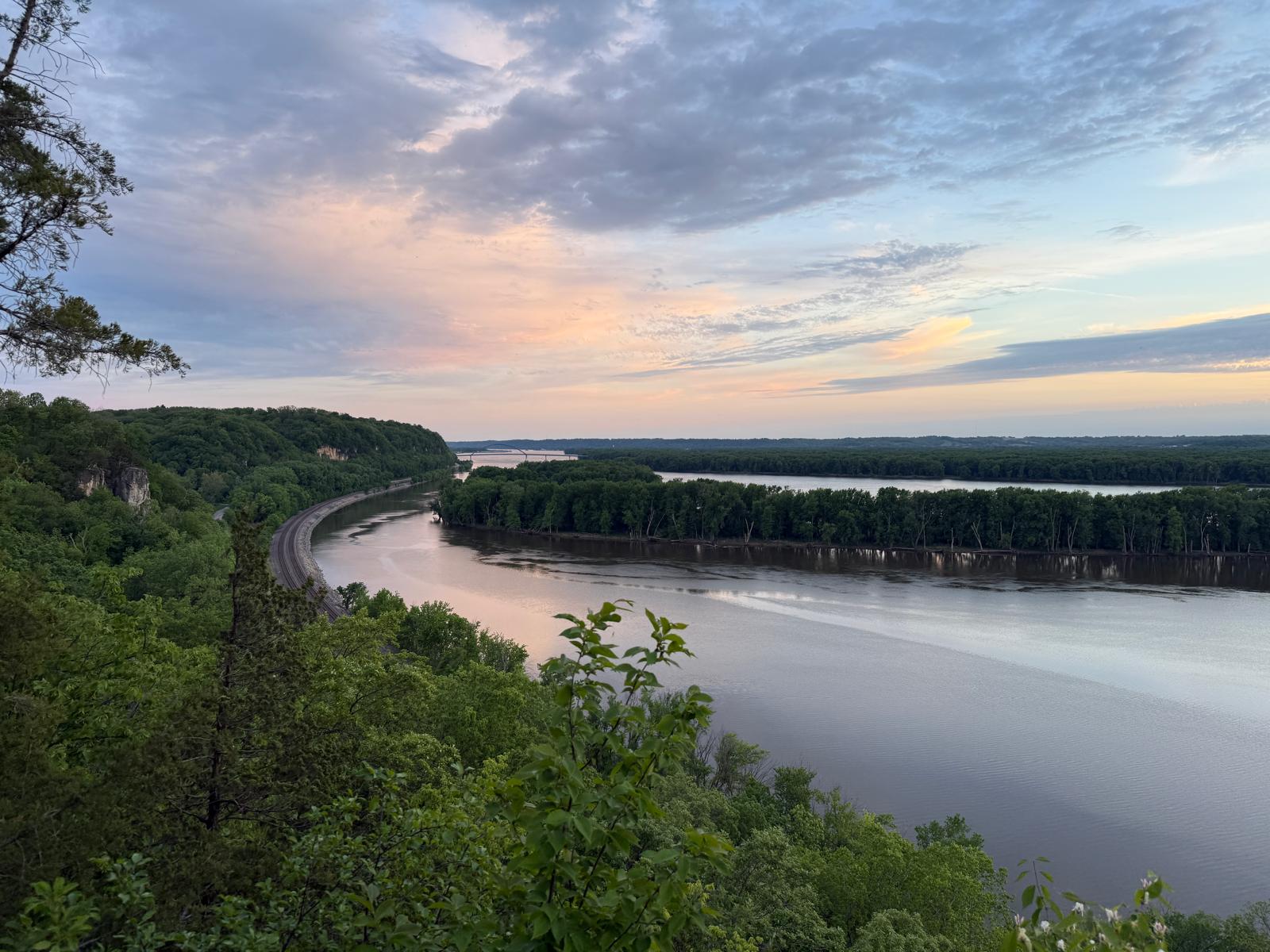 We are 5 min from Mississippi Palisades State Park with beautiful hiking and sunset views!