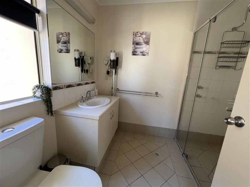 U206 Ensuite with walk-in shower