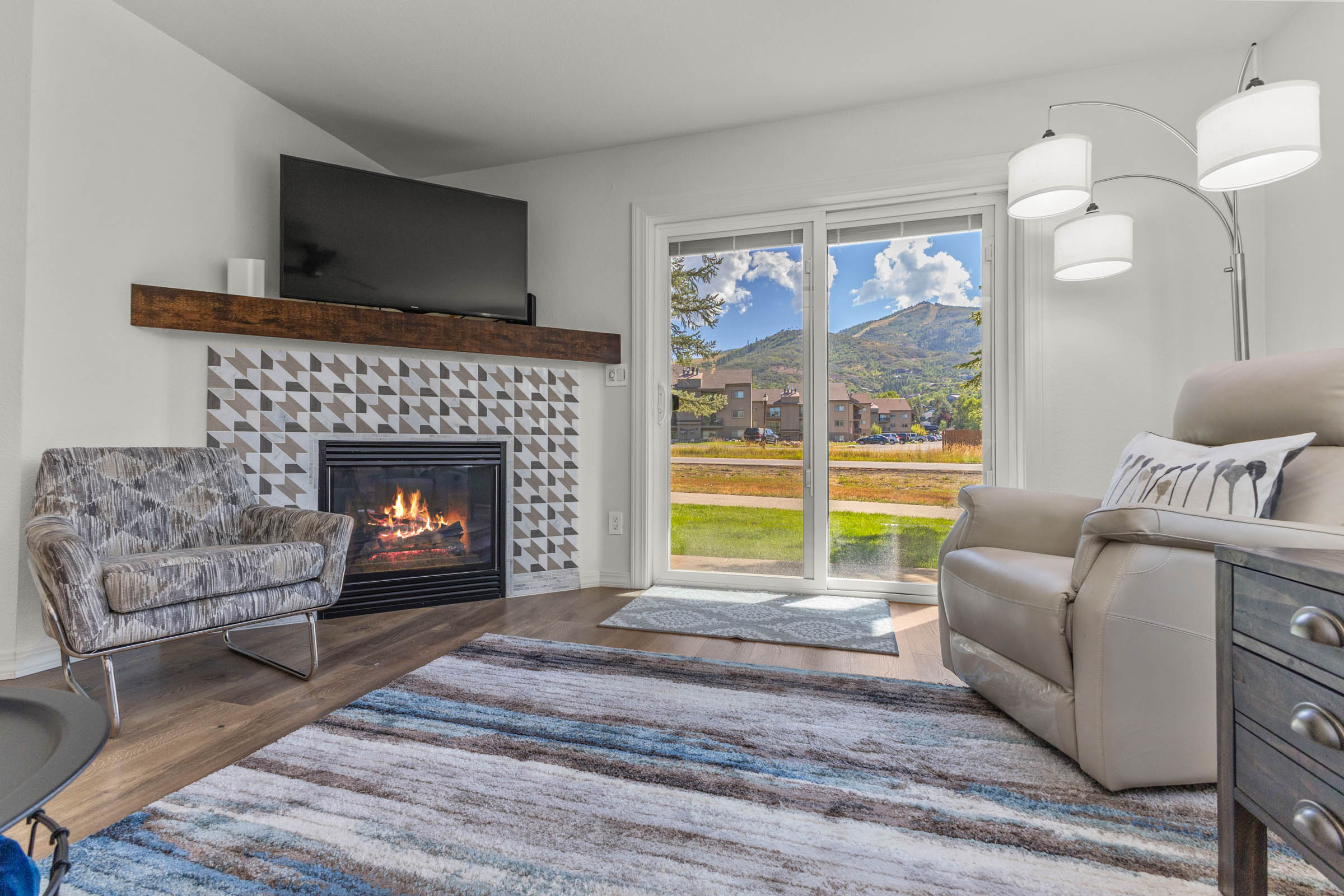 Living Room | Fireplace